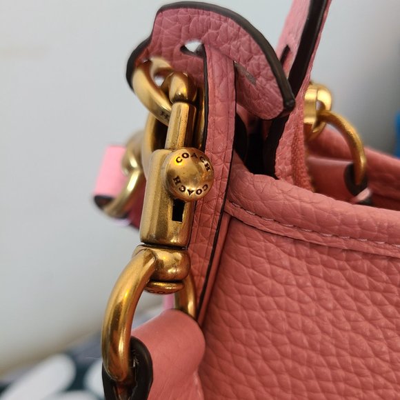 💢SOLD💢Coach Cary crossbody - Picture 6 of 8